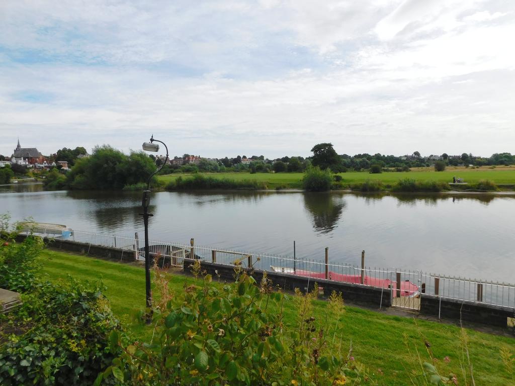 Rondeva Villa Chester Luaran gambar
